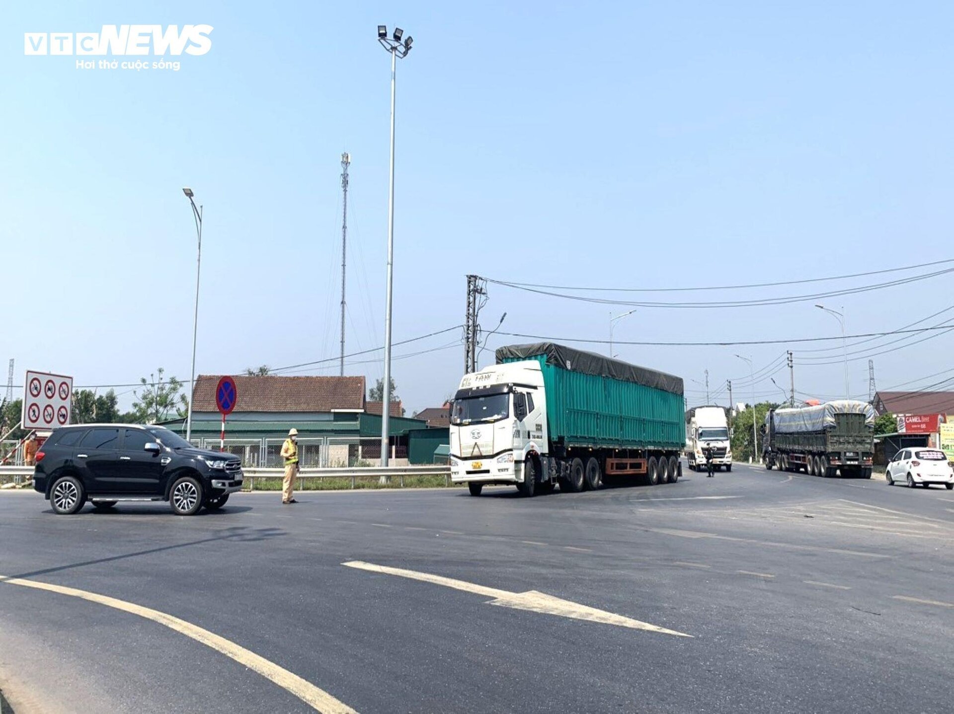 Ngày đầu cấm xe tải nặng tại cao tốc Cam Lộ-La Sơn: Nhiều xe phải quay đầu- Ảnh 3.
