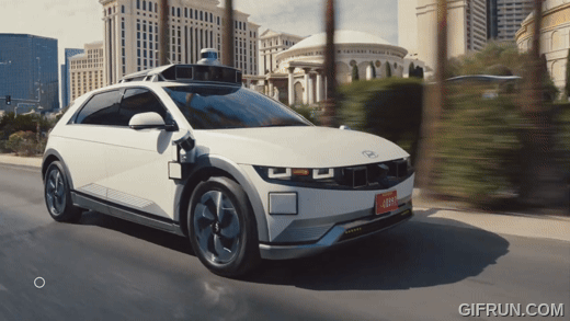 Mẫu xe điện duy nhất của Hyundai ở Việt Nam gây 'sốc': Vượt qua bài thi bằng lái dành cho con người!- Ảnh 1.