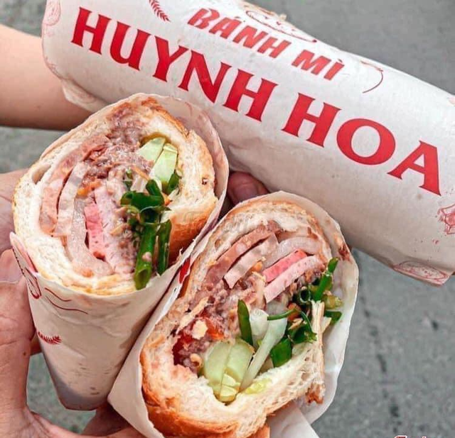 Dân mạng bất ngờ "đào" lại lùm xùm bánh mì Huynh Hoa Bà Hoa khẳng định bà Huynh đã mất, vậy chủ