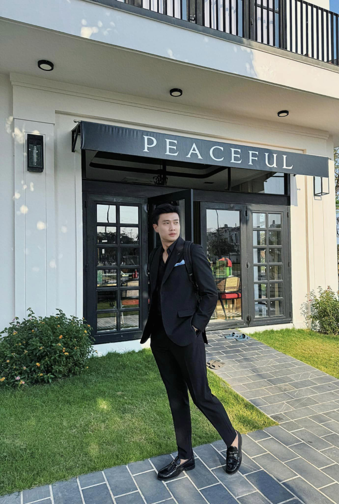 &Ocirc;ng chủ biệt thự 40 tỷ ở khu nh&agrave; gi&agrave;u tiết lộ t&iacute;nh c&aacute;ch gia trưởng: Kh&ocirc;ng cho bạn g&aacute;i nấu ăn, rửa b&aacute;t v&agrave; đi kiếm tiền!- Ảnh 3.