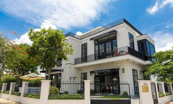 &Ocirc;ng chủ biệt thự 40 tỷ ở khu nh&agrave; gi&agrave;u tiết lộ t&iacute;nh c&aacute;ch gia trưởng: Kh&ocirc;ng cho bạn g&aacute;i nấu ăn, rửa b&aacute;t v&agrave; đi kiếm tiền!- Ảnh 2.