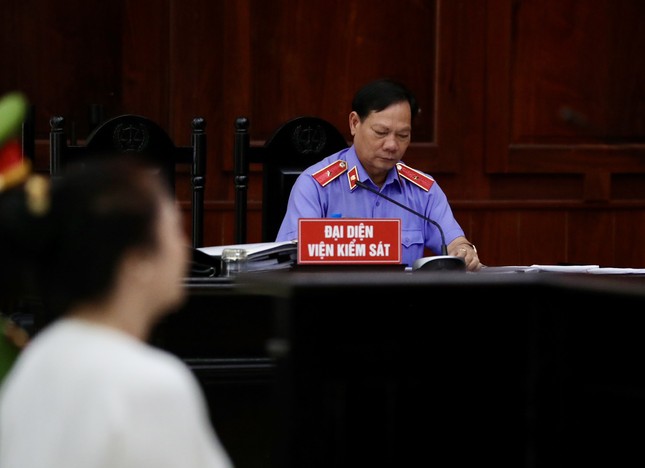 Luật sư xin nêu 'tình tiết mới', xin giảm án cho bà Nguyễn Phương Hằng- Ảnh 3.