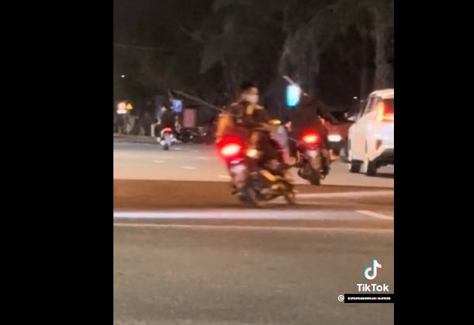 Truy bắt nhóm thanh thiếu niên mang dao phóng lợn đuổi chém nhau ở Đà Nẵng- Ảnh 1. Truy bắt nhóm thanh thiếu niên mang dao phóng lợn đuổi chém nhau ở Đà Nẵng- Ảnh 1.