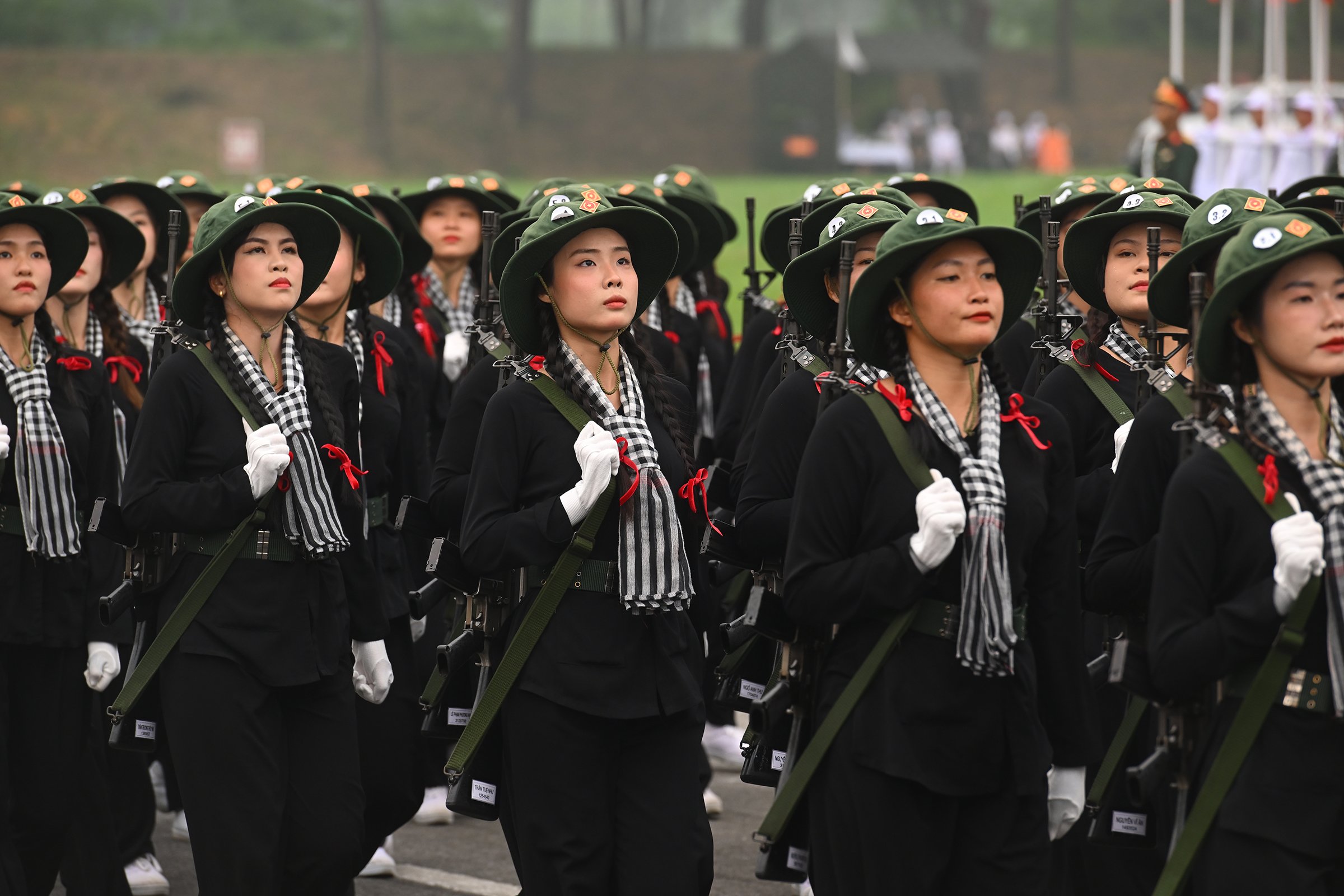Ngắm nữ chiến sĩ cùng hàng nghìn người luyện diễu binh kỷ niệm 70 năm Chiến thắng Điện Biên Phủ- Ảnh 7.