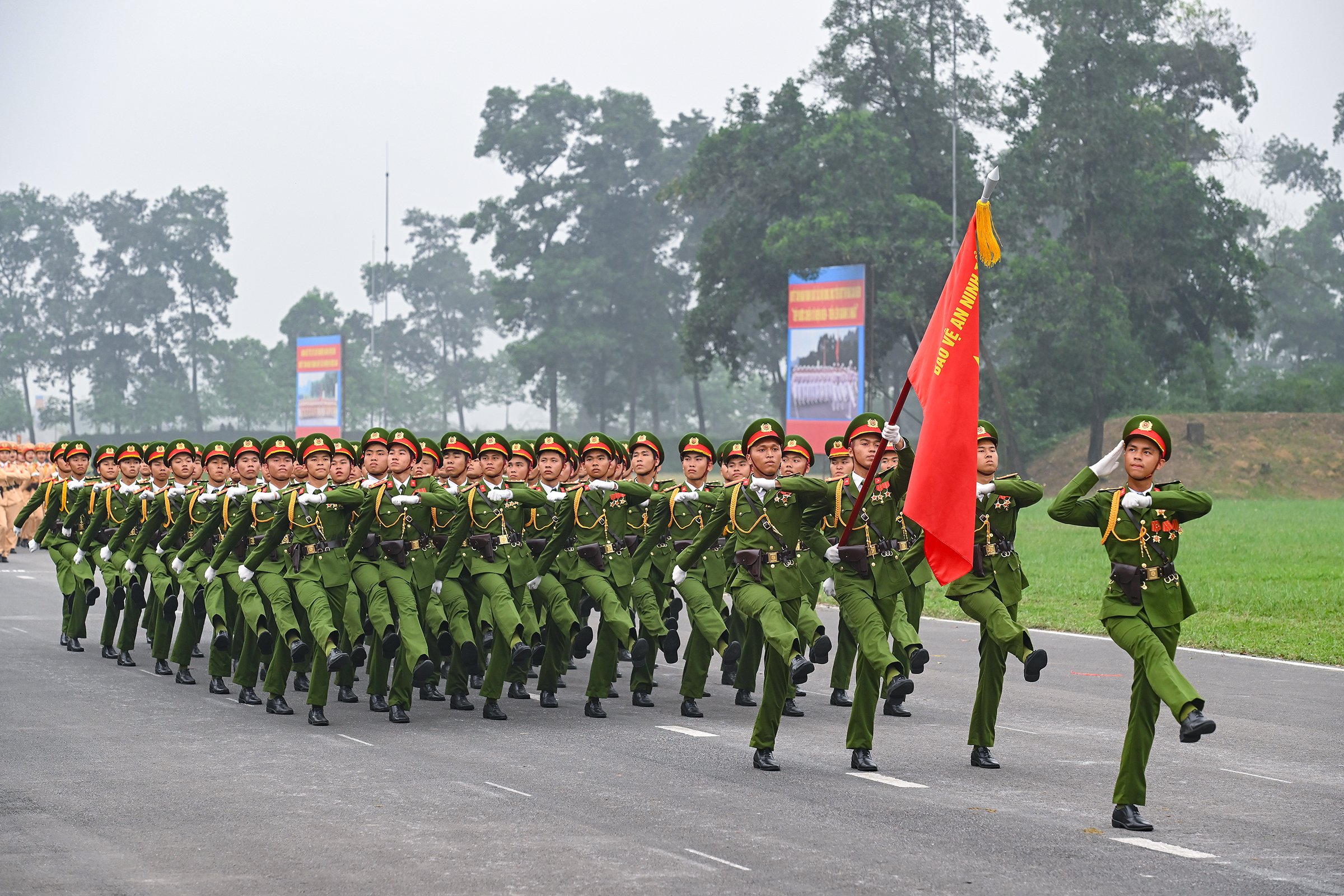 Ngắm nữ chiến sĩ cùng hàng nghìn người luyện diễu binh kỷ niệm 70 năm Chiến thắng Điện Biên Phủ- Ảnh 11.
