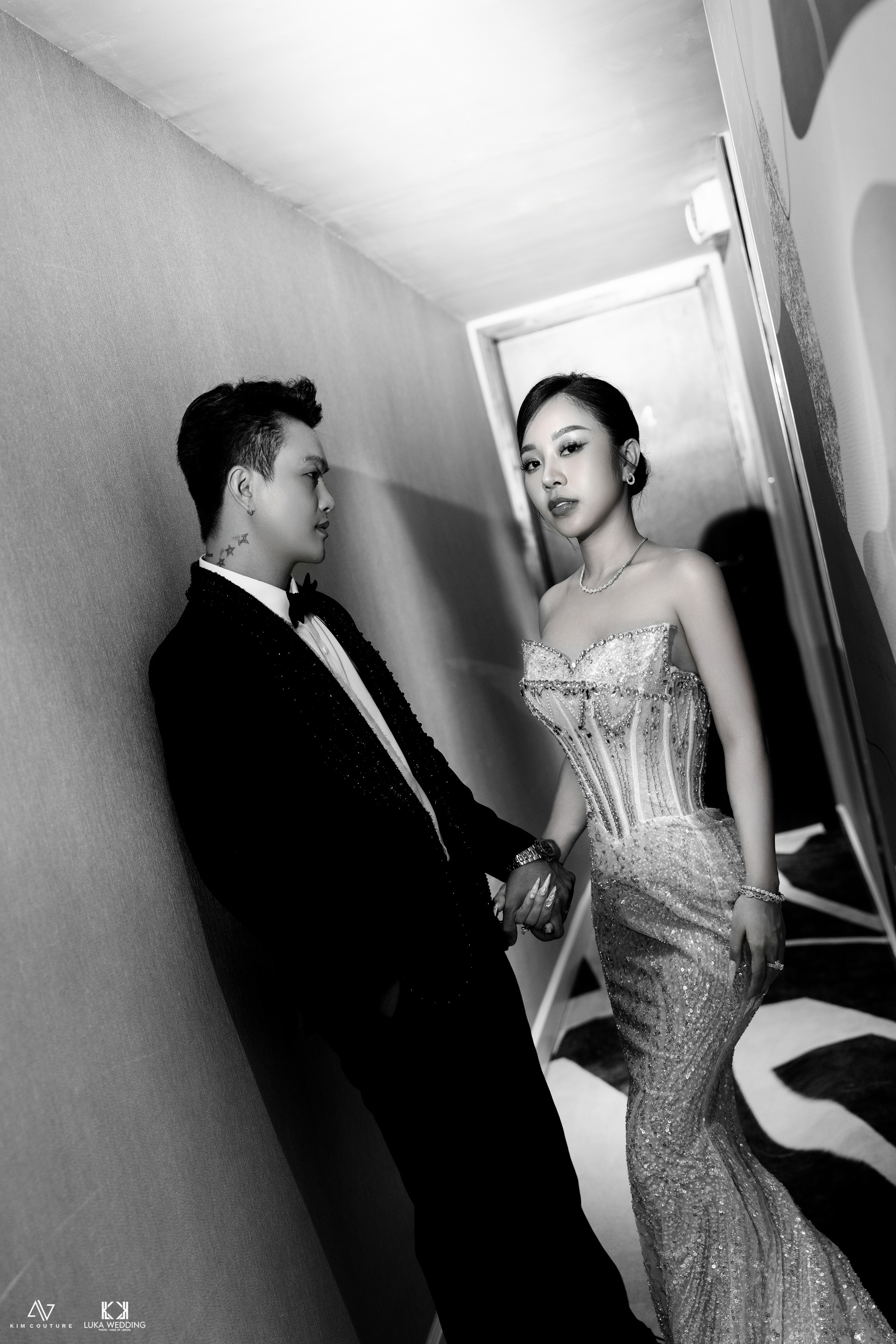 Loạt ảnh cưới siêu gợi cảm của ca sĩ TiTi (HKT) và nữ DJ Nhung Babie- Ảnh 6.