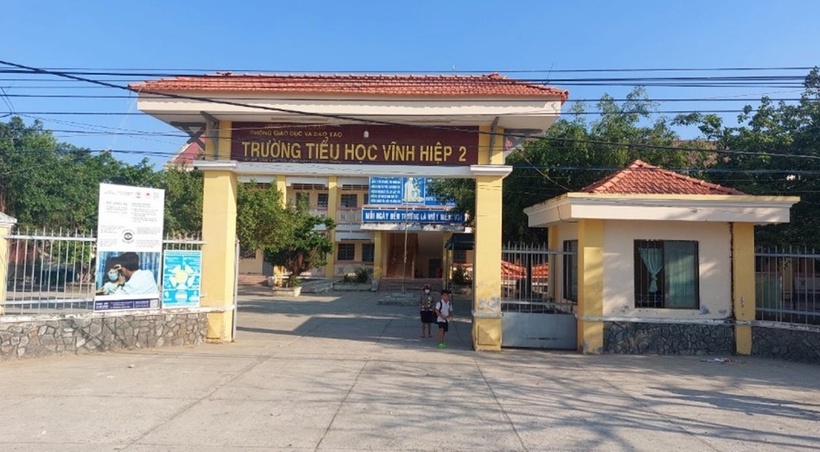 Đình chỉ 15 ngày đối với thầy giáo trường Tiểu học ở Sóc Trăng bị tố sàm sỡ nữ sinh- Ảnh 1.