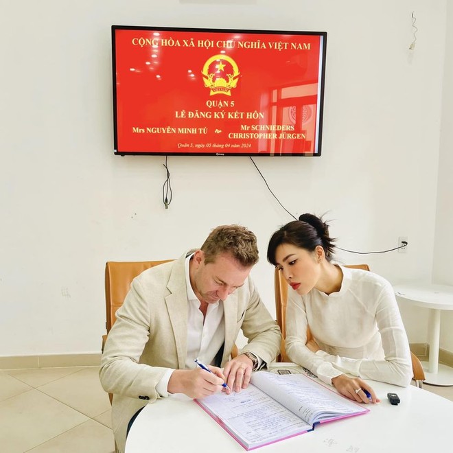 Minh T&uacute; v&agrave; h&ocirc;n phu người Đức ch&iacute;nh thức đăng k&yacute; kết h&ocirc;n trước thềm đ&aacute;m cưới- Ảnh 1.