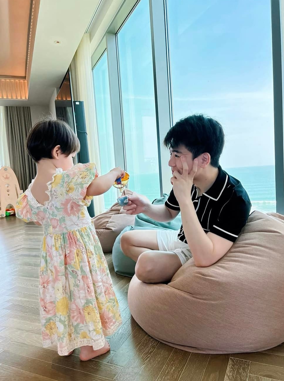 Anh chồng Hoa hậu Đỗ Mỹ Linh làm bố đơn thân, có cú "xả vai" cực đỉnh khi về nhà- Ảnh 5.