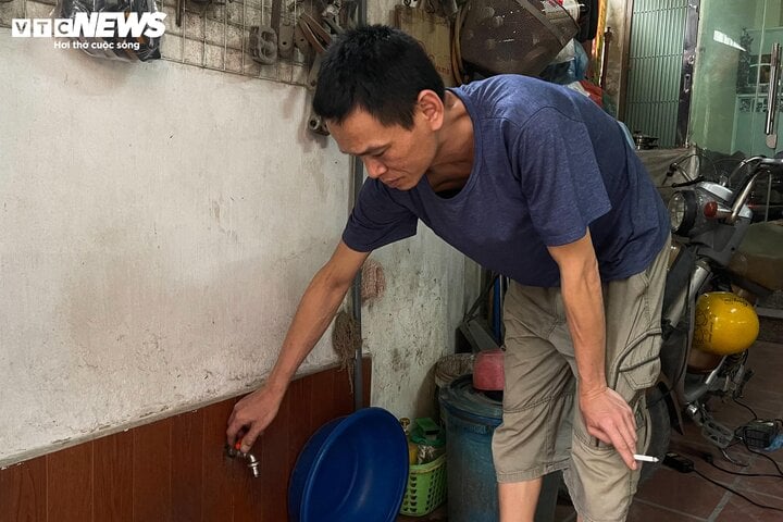 Chỉ được cấp nước buổi sáng, dân Hà Nội không dám tắm giặt, canh từng giờ bơm- Ảnh 1.