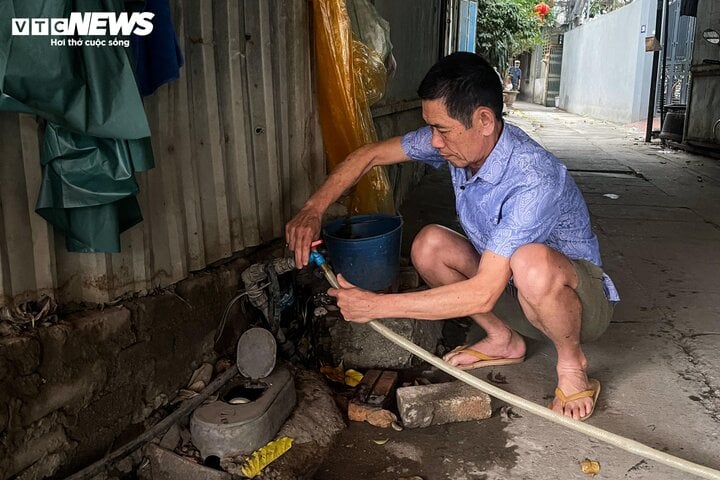 Chỉ được cấp nước buổi sáng, dân Hà Nội không dám tắm giặt, canh từng giờ bơm- Ảnh 3.