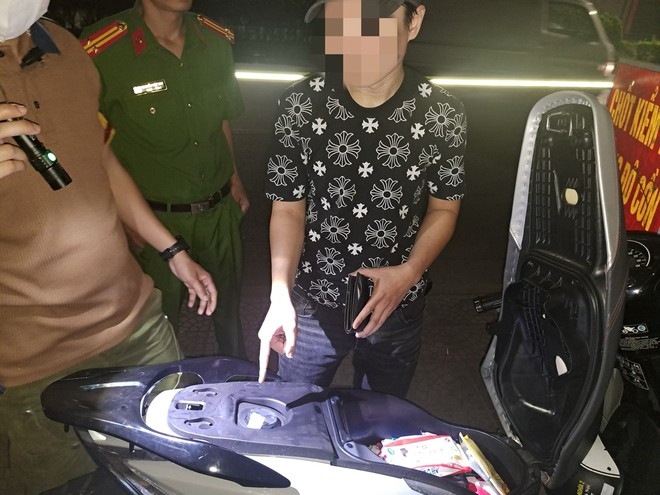 Hà Nội: Lực lượng 141 hoá trang tuần tra phát hiện thanh niên mang ma túy đá- Ảnh 2.