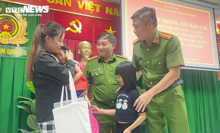 TP.HCM: Giải cứu 2 bé gái bị bắt cóc ở phố đi bộ Nguyễn Huệ- Ảnh 1.
