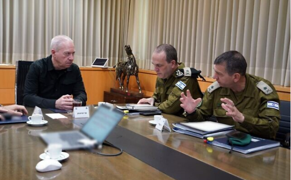 Iran chỉ thẳng vị trí sắp trút đòn thù, Bộ Quốc phòng Israel họp khẩn: Tất cả đã sẵn sàng đợi giờ G- Ảnh 1.