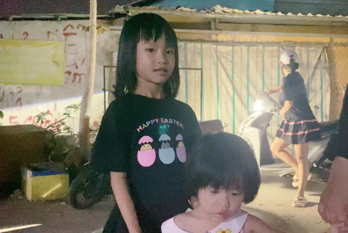 Người mẹ đoàn tụ 2 con gái sau gần 42 giờ thất lạc ở phố đi bộ Nguyễn Huệ: “Mừng quá trời mừng!”- Ảnh 3.