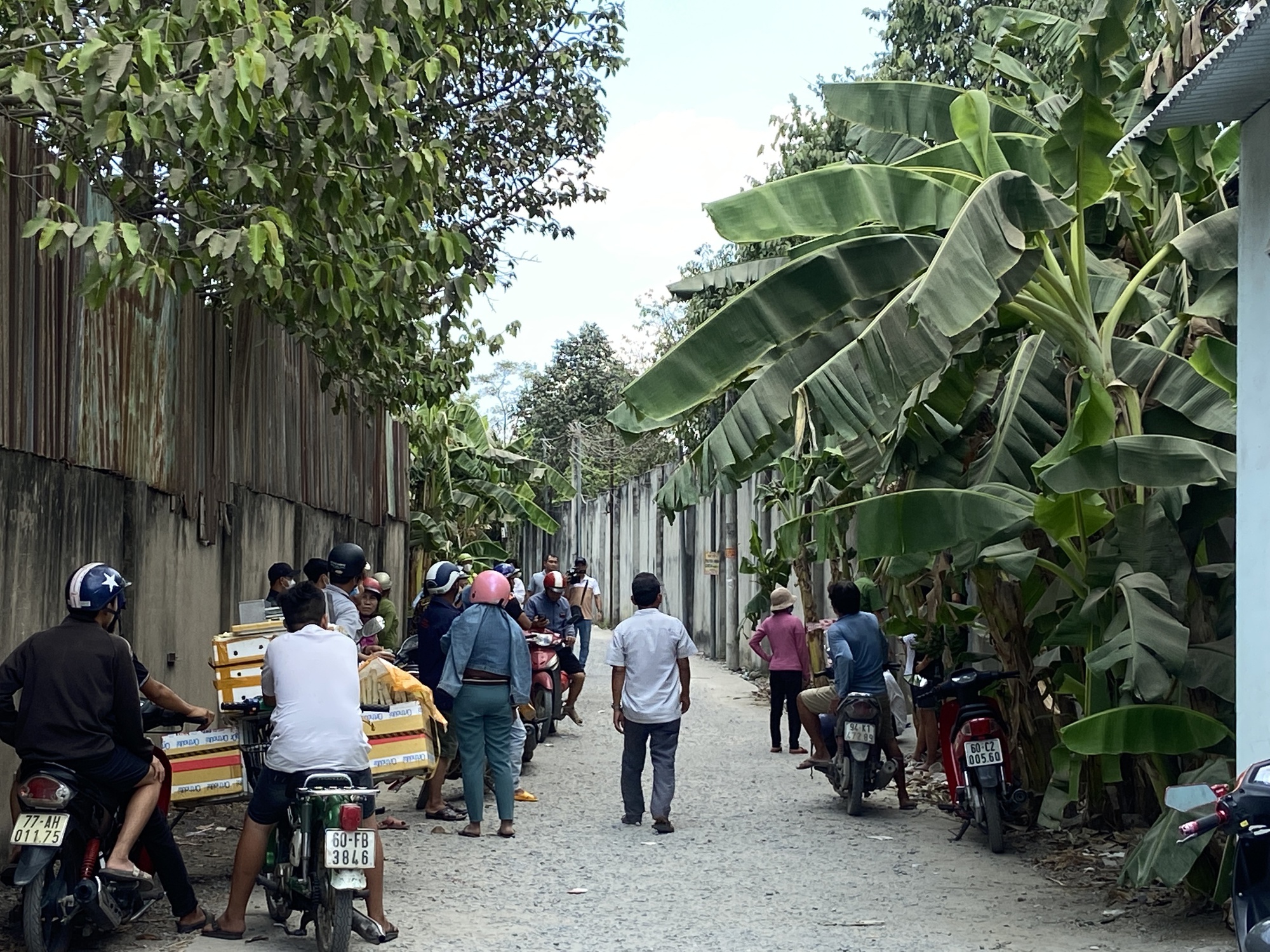 Vụ nổ lò hơi 6 người tử vong ở Đồng Nai: Người vợ trẻ oà khóc, lớn tiếng gọi tên chồng- Ảnh 7.