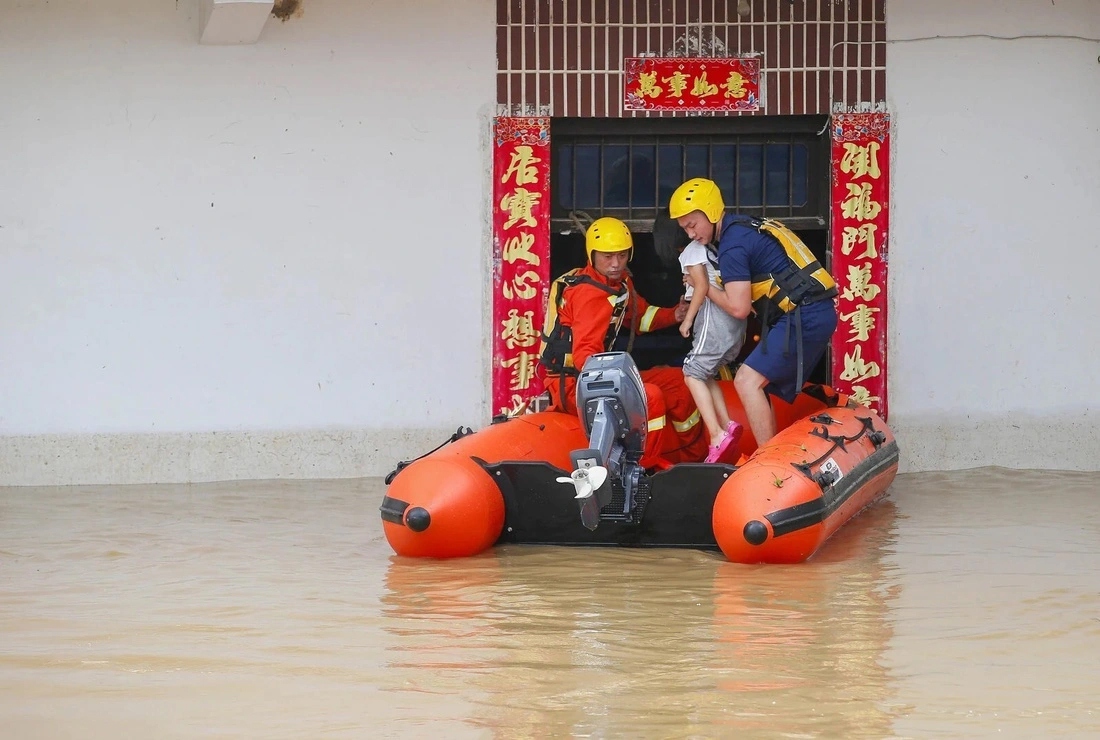 Trung Quốc cảnh báo lũ lụt nghiêm trọng ở trung và hạ lưu sông Dương Tử- Ảnh 1.