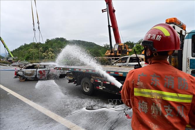 Vụ sập cao tốc tại Trung Quốc: Ít nhất 19 người thiệt mạng- Ảnh 1.