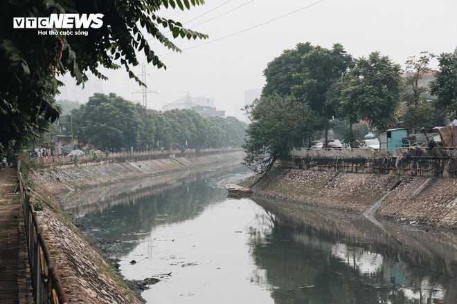 1km 40 họng xả thải, sông Tô Lịch thành cống nước đen lộ thiên- Ảnh 22.