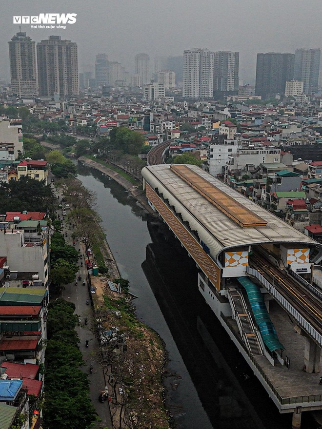 1km 40 họng xả thải, sông Tô Lịch thành cống nước đen lộ thiên- Ảnh 4.