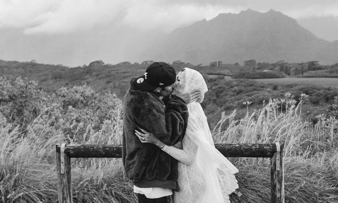 HOT: Justin Bieber và Hailey Bieber chuẩn bị đón con đầu lòng, bộ ảnh váy cưới bụng bầu hút gần 10 triệu like- Ảnh 2.