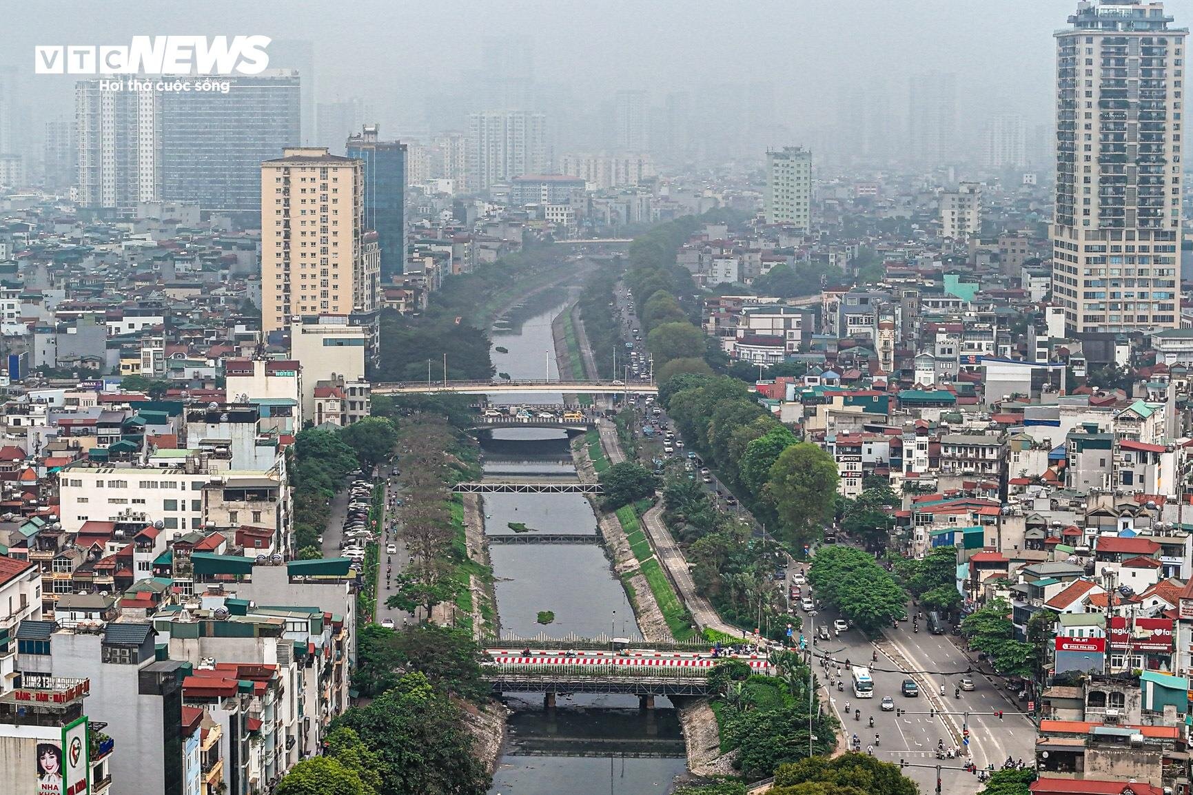 1km 40 họng xả thải, sông Tô Lịch thành cống nước đen lộ thiên- Ảnh 2.