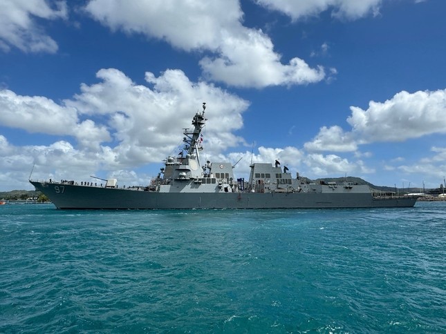 Mỹ bác tuyên bố của Trung Quốc về việc ‘xua’ tàu chiến ở Biển Đông- Ảnh 1.