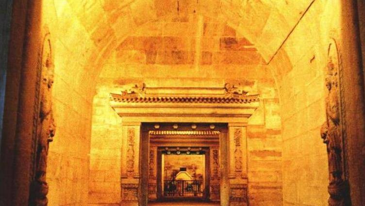 Bí ẩn về những đồ tùy táng bằng vàng ròng bên trong cổ mộ nghìn năm tuổi tại Trung Quốc!- Ảnh 3.