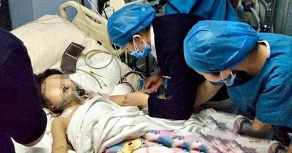 Bé gái 5 tuổi viêm phổi và phù não, qua đời vì cách hạ sốt tưởng tốt của người mẹ