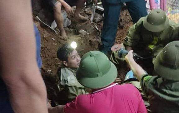 Hà Nội: Sập tường do mưa lớn, 3 trẻ em tử vong- Ảnh 2.