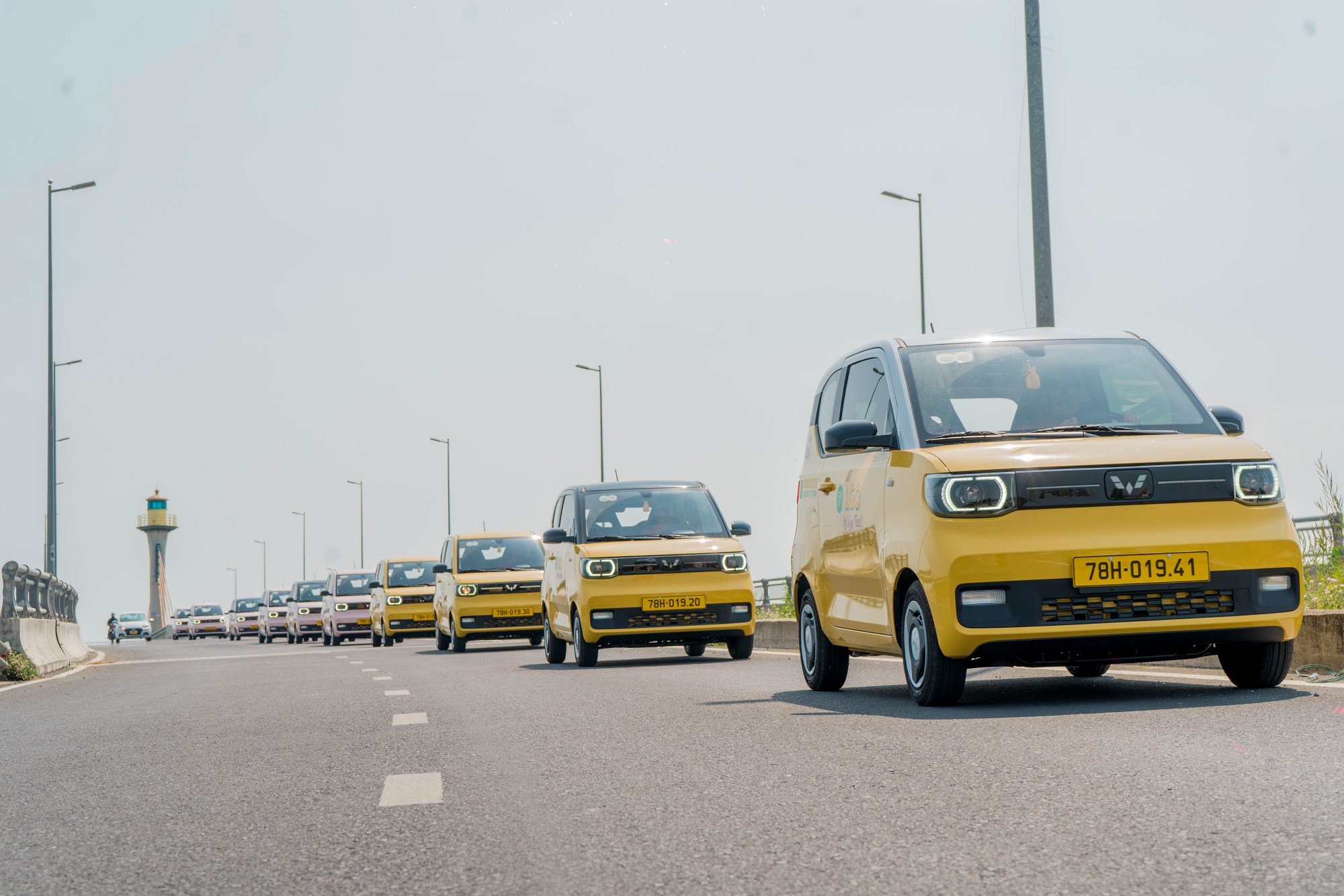 Taxi điện mini đầu tiên tại Việt Nam tung ảnh ra quân: giá cước từ 8.000 đồng/km, thuê tự lái 450.000 đồng/ngày- Ảnh 1.