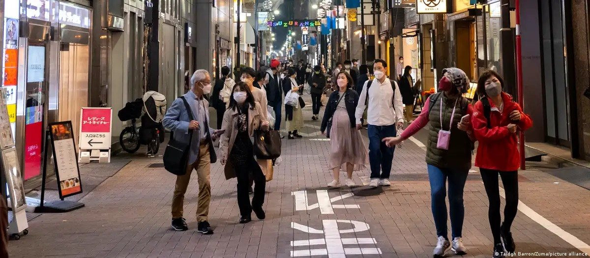 Nhật Bản lo lắng khi có thể bị soán ngôi nền kinh tế lớn thứ 4 thế giới: Thử thách lớn nhất đối với Tokyo là gì?- Ảnh 1.