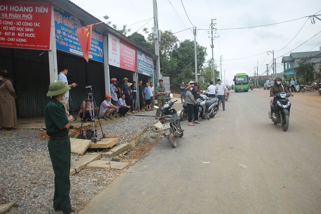 Vụ sạt lở làm 3 cháu nhỏ tử vong: Chủ nhà vừa bới lớp đất vừa kêu 