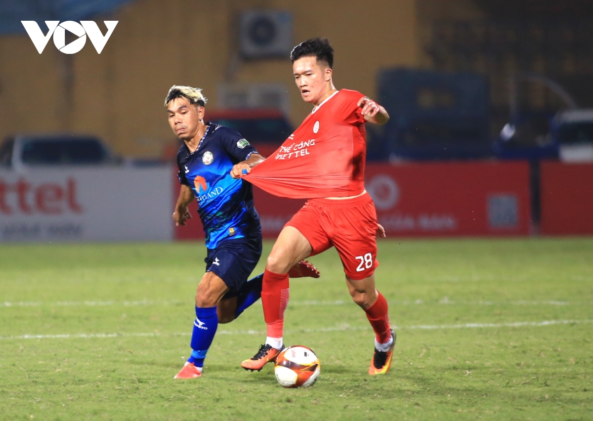 HLV Kim Sang Sik ''nhắm'' cầu thủ đặc biệt cho ĐT Việt Nam sau trận đấu V-League- Ảnh 2.