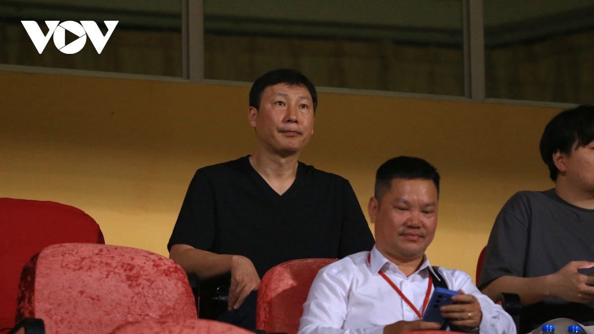 HLV Kim Sang Sik ''nhắm'' cầu thủ đặc biệt cho ĐT Việt Nam sau trận đấu V-League- Ảnh 3.
