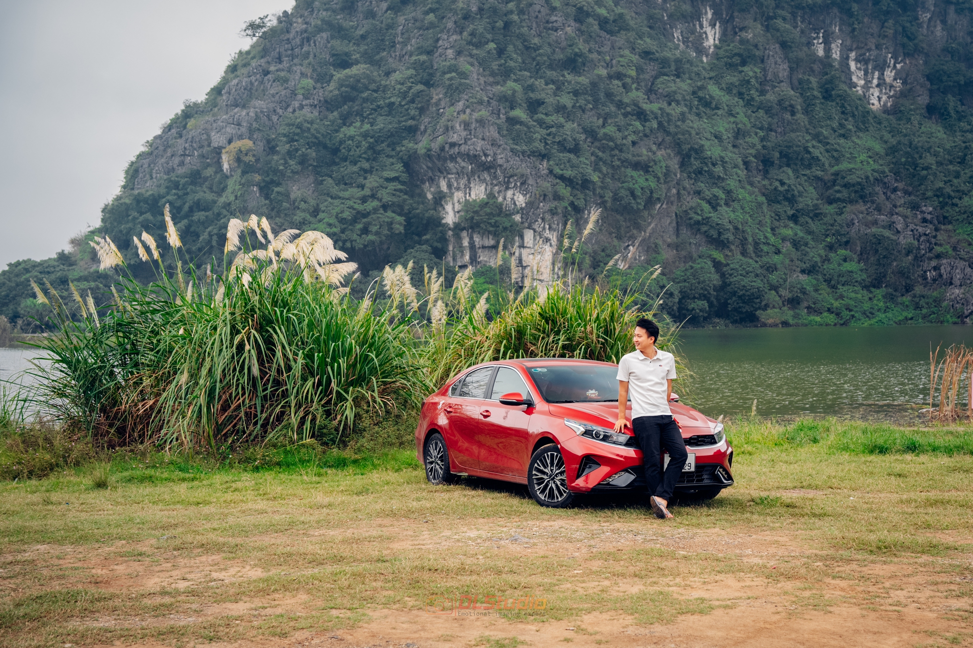 Sắm Kia K3 sau lần đi xe máy dính mưa ướt hỏng đồ làm việc, 9X đánh giá: ‘Lái không hay nhưng vừa túi tiền, có điểm hơn Civic’- Ảnh 1.