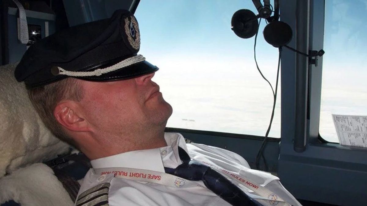 Tại sao phi công có thể thoải mái ngủ trong khi máy bay đang chở đầy hành khách?- Ảnh 2.