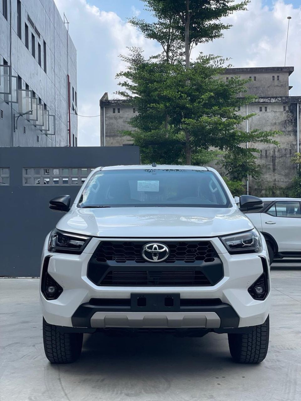 Toyota Hilux 2024 ra mắt Việt Nam: Giá từ 668 triệu, thêm trang bị đấu Ranger, nhưng có điểm chưa bằng- Ảnh 4.