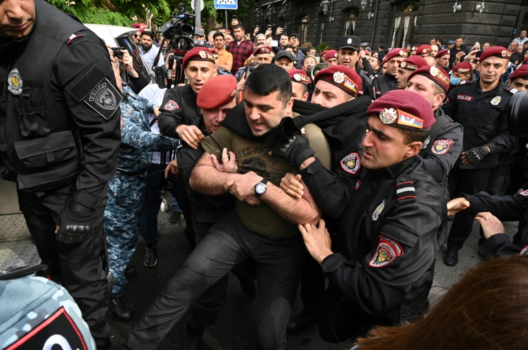 Nga vừa rút quân, Armenia hỗn loạn: 30.000 người vây ép Thủ tướng chống Nga từ chức- Ảnh 2.