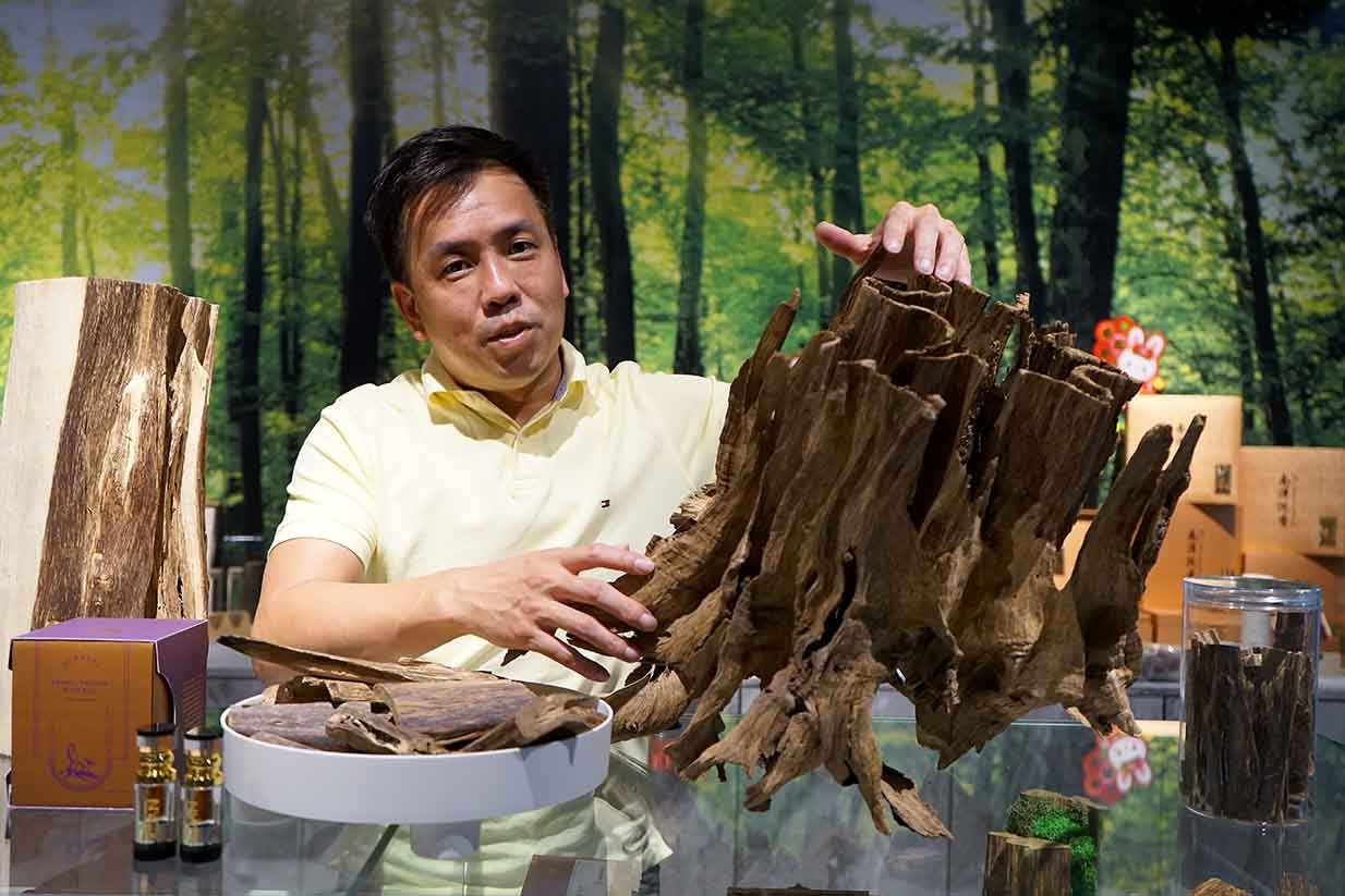 Loại “gỗ của thần” có giá hơn 2 tỉ/kg vẫn khiến cả thế giới săn lùng: Báo Malaysia thán phục người Việt Nam vì nghĩ ra cách sản xuất độc nhất- Ảnh 2.