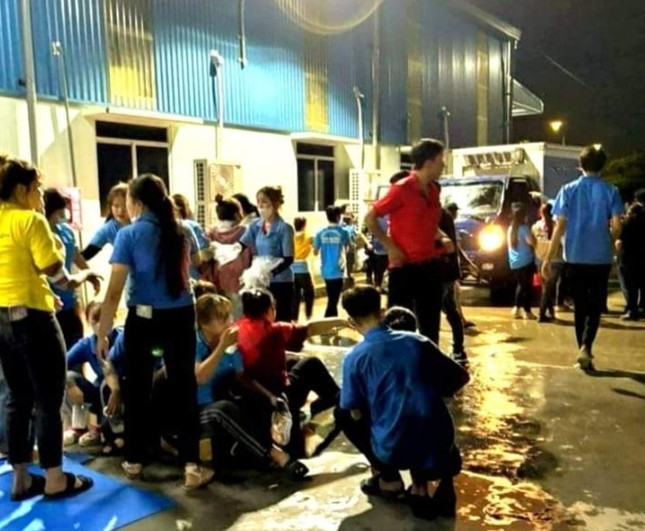 Khoảng 100 công nhân tại Đồng Nai phải nhập viện trong đêm sau bữa ăn chiều- Ảnh 1.