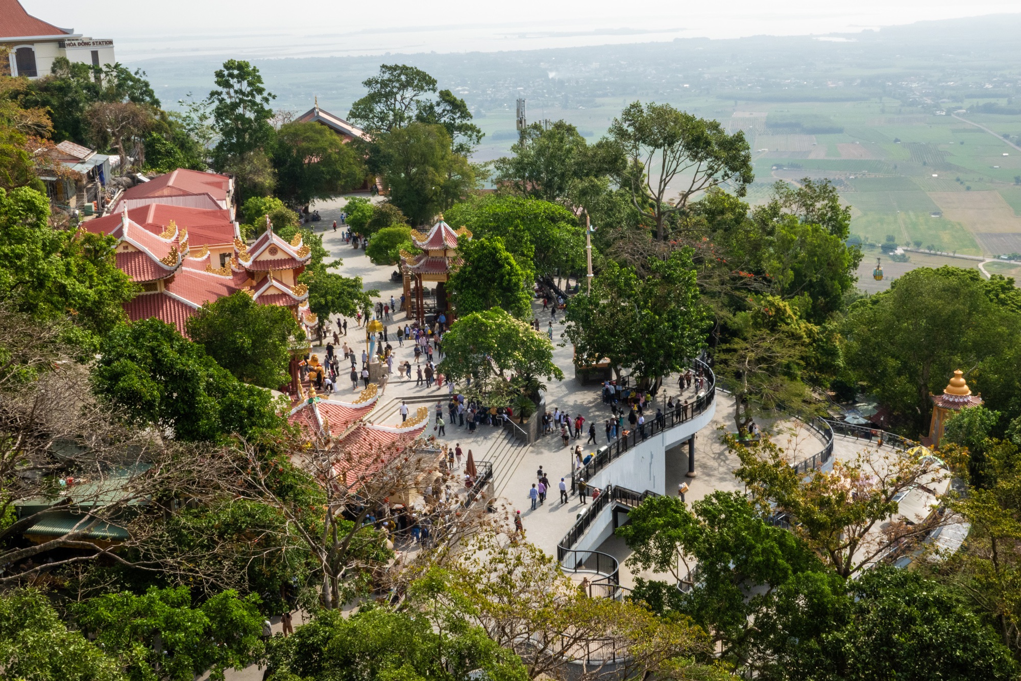 Nhiều hoạt động ý nghĩa mừng ngày Phật đản tại núi Bà Đen, Tây Ninh- Ảnh 1.