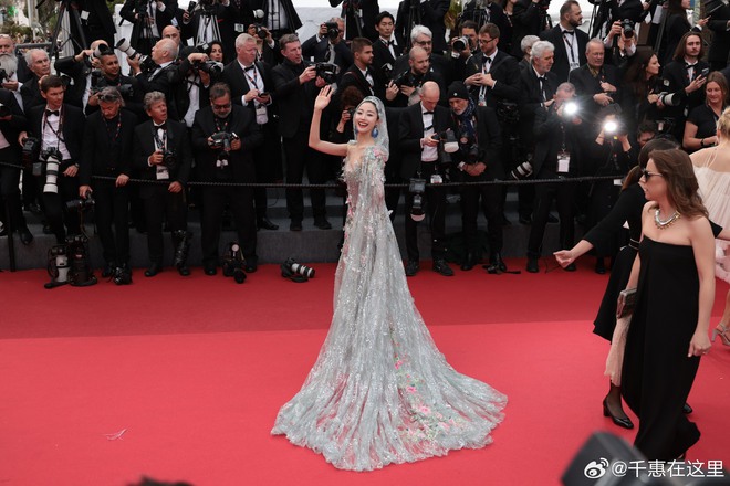 Dàn sao lố lăng của Cbiz ở Cannes: Bị hắt hủi đến bẽ mặt giữa thảm đỏ!- Ảnh 13.