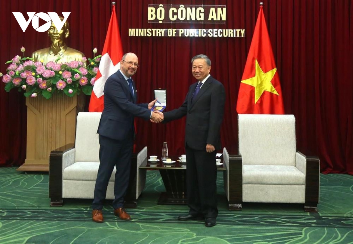 Bộ trưởng Bộ Công an Tô Lâm tiếp Đại sứ Thụy Sĩ tại Việt Nam- Ảnh 2.