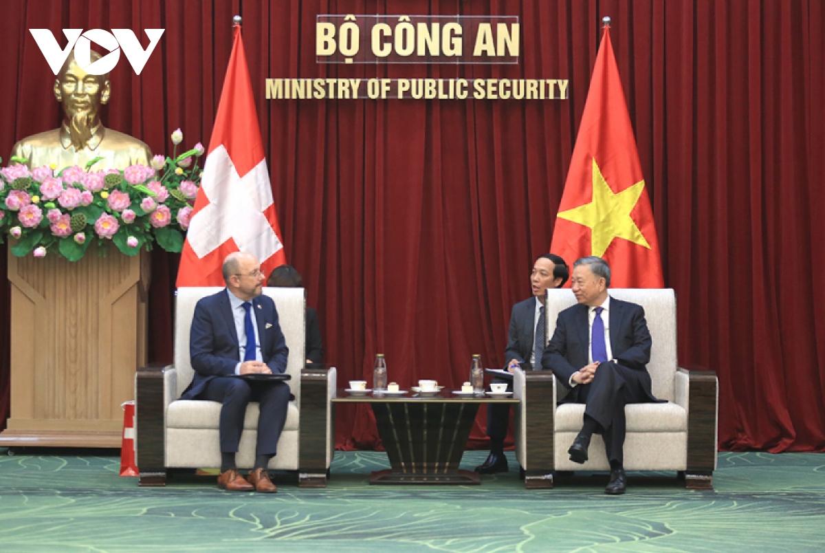 Bộ trưởng Bộ Công an Tô Lâm tiếp Đại sứ Thụy Sĩ tại Việt Nam- Ảnh 1.