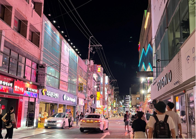 Có gì ở Dongseong-ro? Myeongdong của Daegu- Ảnh 2.