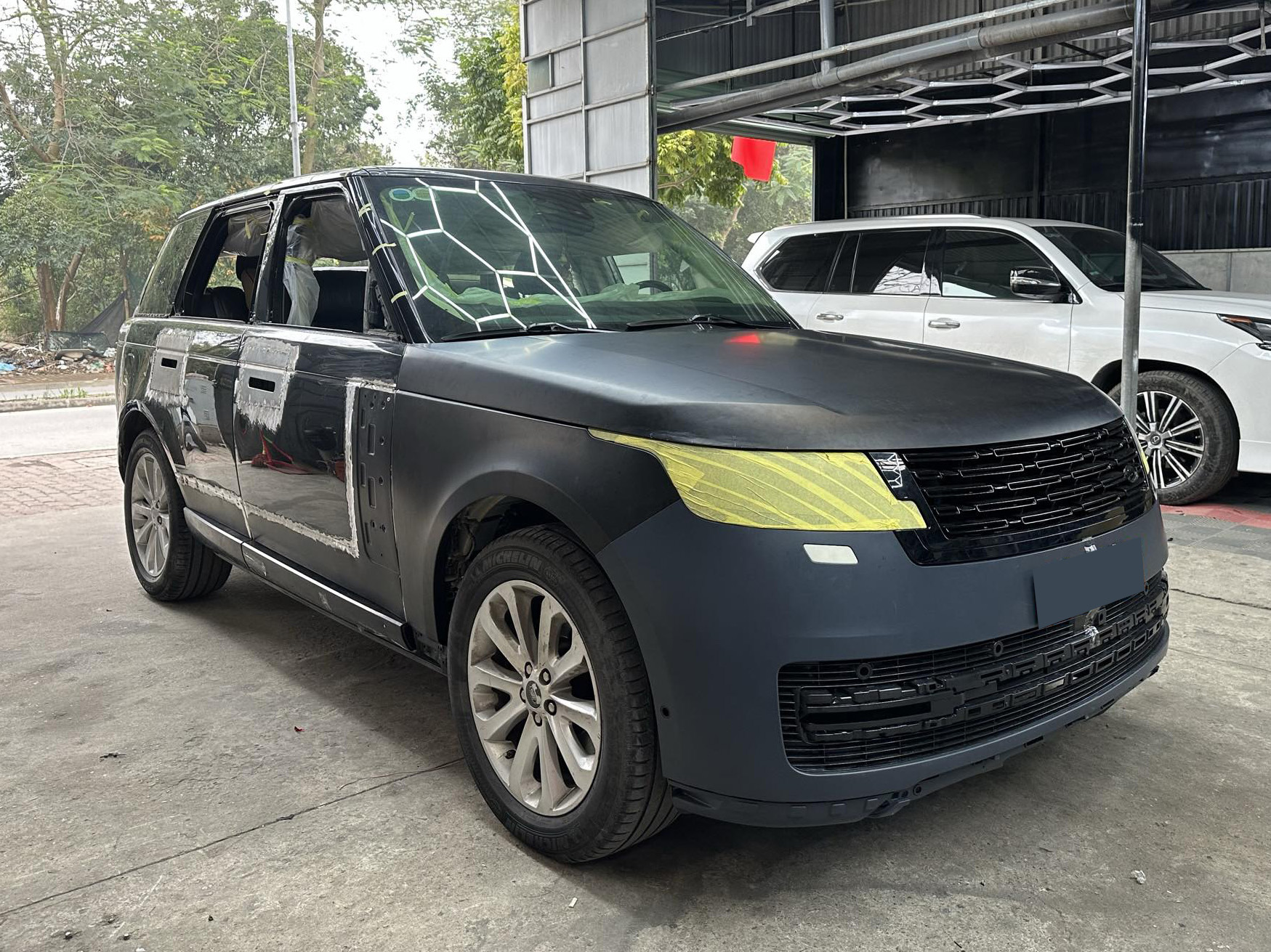 Dân chơi Việt chi nửa tỷ độ Range Rover 10 năm tuổi trông như đời mới: Thay cả trăm chi tiết, phải cắt nhiều bộ phận- Ảnh 5.