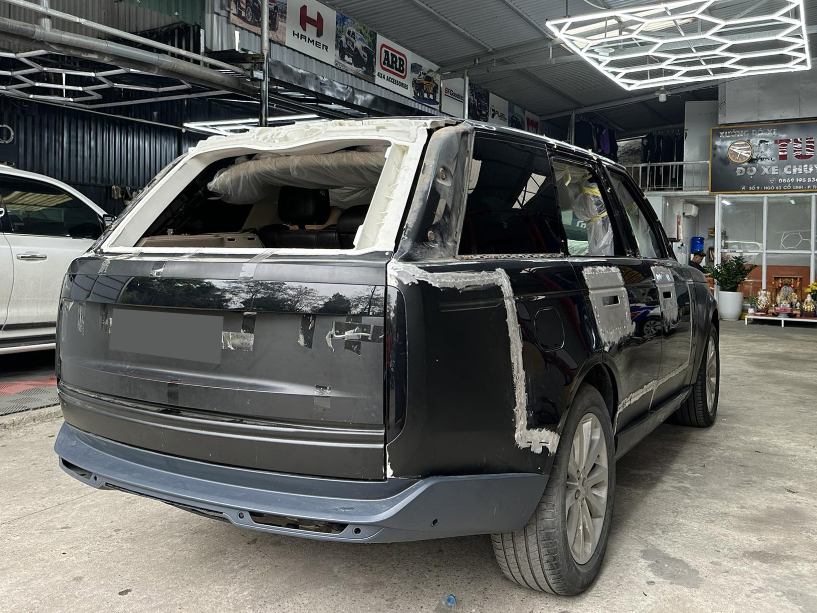 Dân chơi Việt chi nửa tỷ độ Range Rover 10 năm tuổi trông như đời mới: Thay cả trăm chi tiết, phải cắt nhiều bộ phận- Ảnh 6.