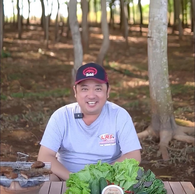 "Thằng Cò" Phùng Ngọc làm đám cưới lần 2 ở quê nhà, "khoá môi" ngọt ngào với vợ kém 10 tuổi- Ảnh 12.