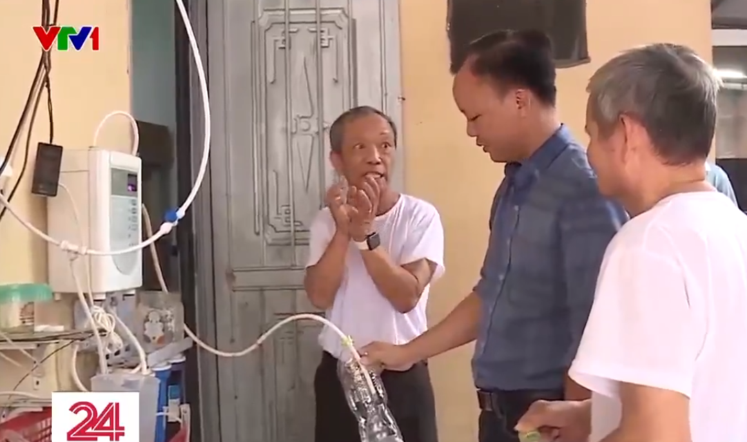 "Nước thần" chữa bách bệnh: Tiền mất tật mang, có bệnh nhân tử vong vì suy kiệt- Ảnh 1.